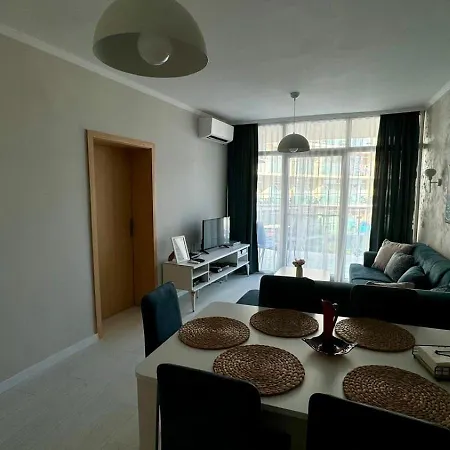 Turtle Sunny Apartament *